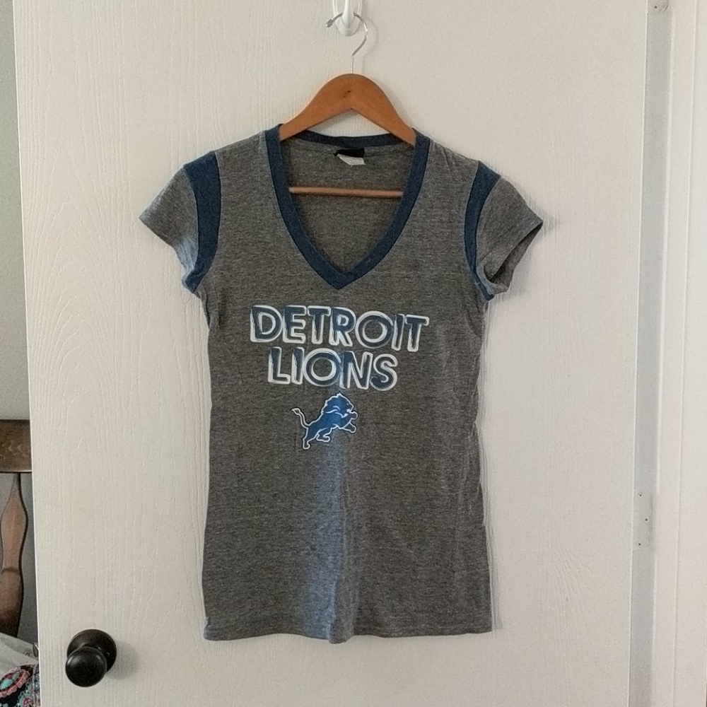 Lions v-neck t-shirt
